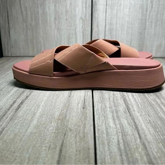 UGG Emily Pink Cross Strap Strappy Sandal Patent Leather 1107896 Womens Size 10 - Picture 3 of 8